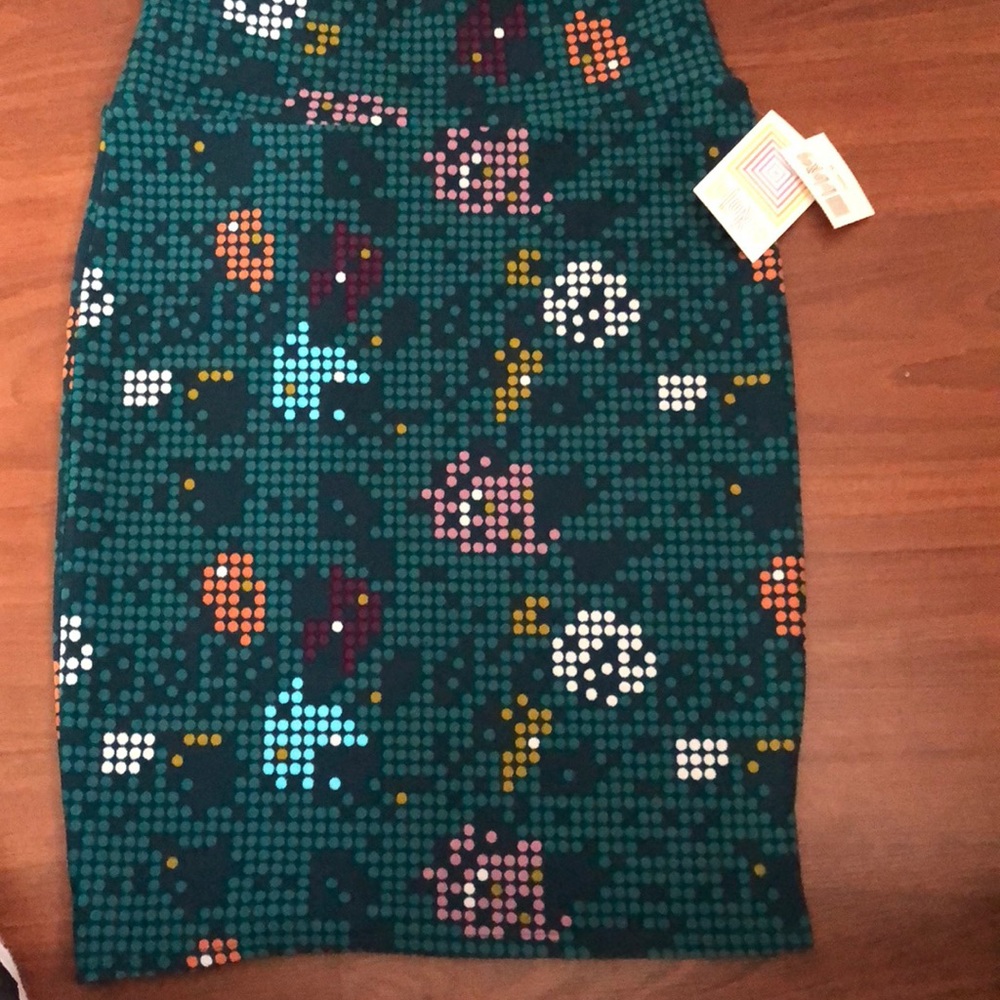 BNWT size medium digital roses Cassie skirt